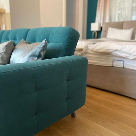 Frida Apartman, Exkluziv Varpanoramaval, A Belvaros Sziveben, Ingyenes Parkolassal Veszprém Esterno foto