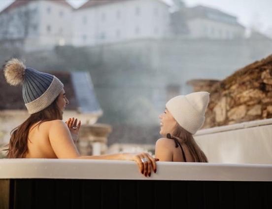 Frida Apartman, Exkluziv Varpanoramaval, A Belvaros Sziveben, Ingyenes Parkolassal Veszprém Esterno foto