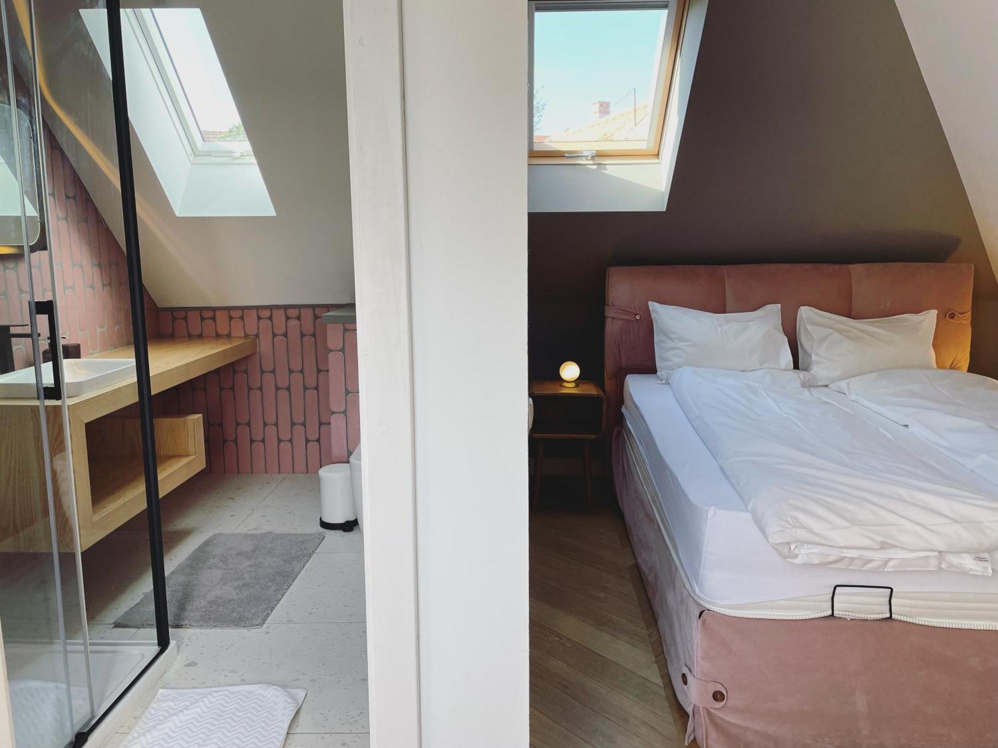 Frida Apartman, Exkluziv Varpanoramaval, A Belvaros Sziveben, Ingyenes Parkolassal Veszprém Esterno foto
