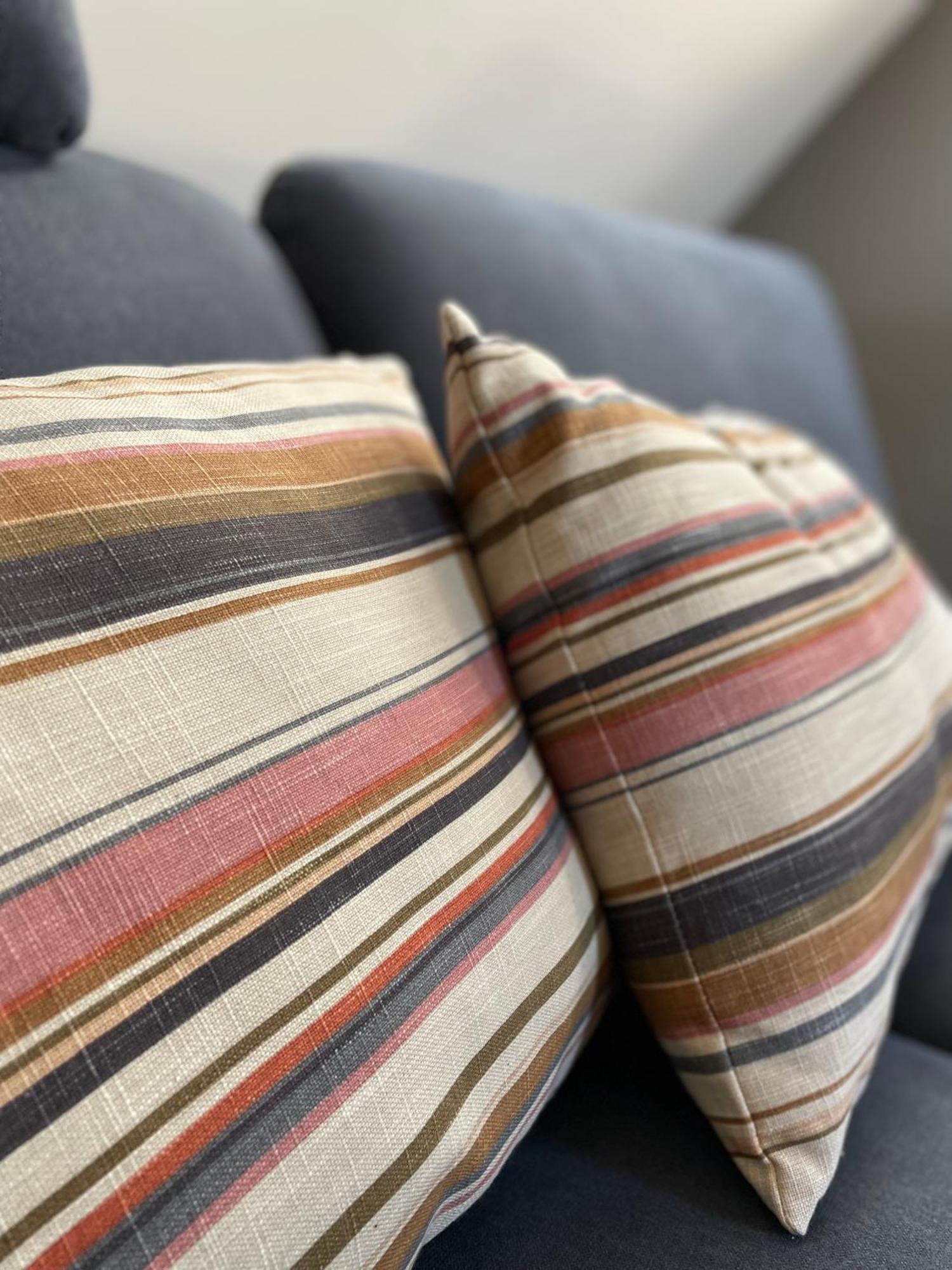 Frida Apartman, Exkluziv Varpanoramaval, A Belvaros Sziveben, Ingyenes Parkolassal Veszprém Esterno foto